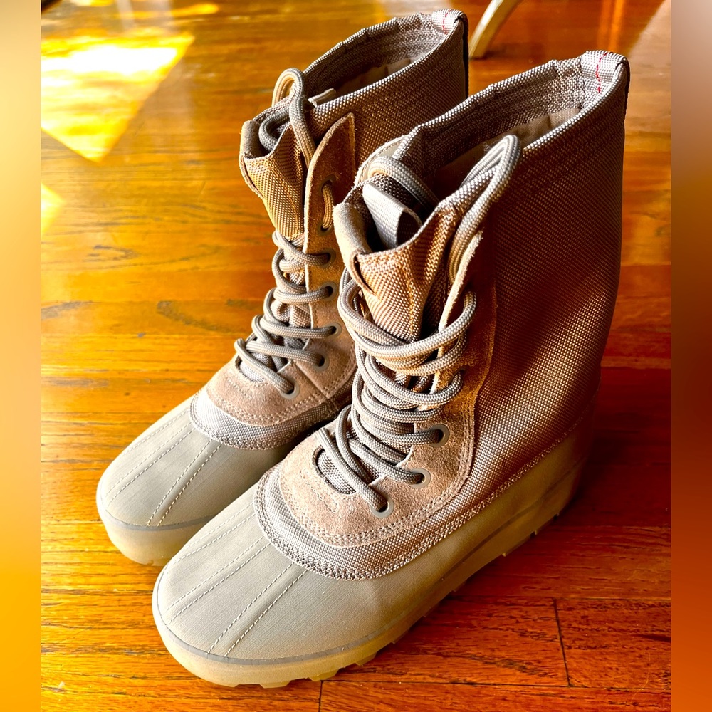 Yeezy boots 950 “Moonrock” Rare 2015